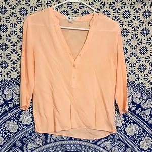 Thin quarter sleeve top